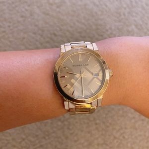 Watch Burberry( woman) Authentic 💯